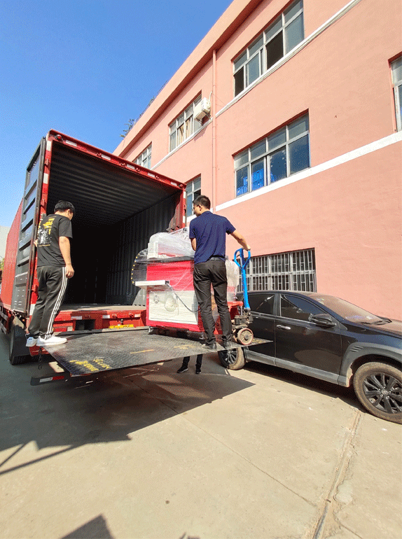 數(shù)控鉆孔機終于裝上車啦！